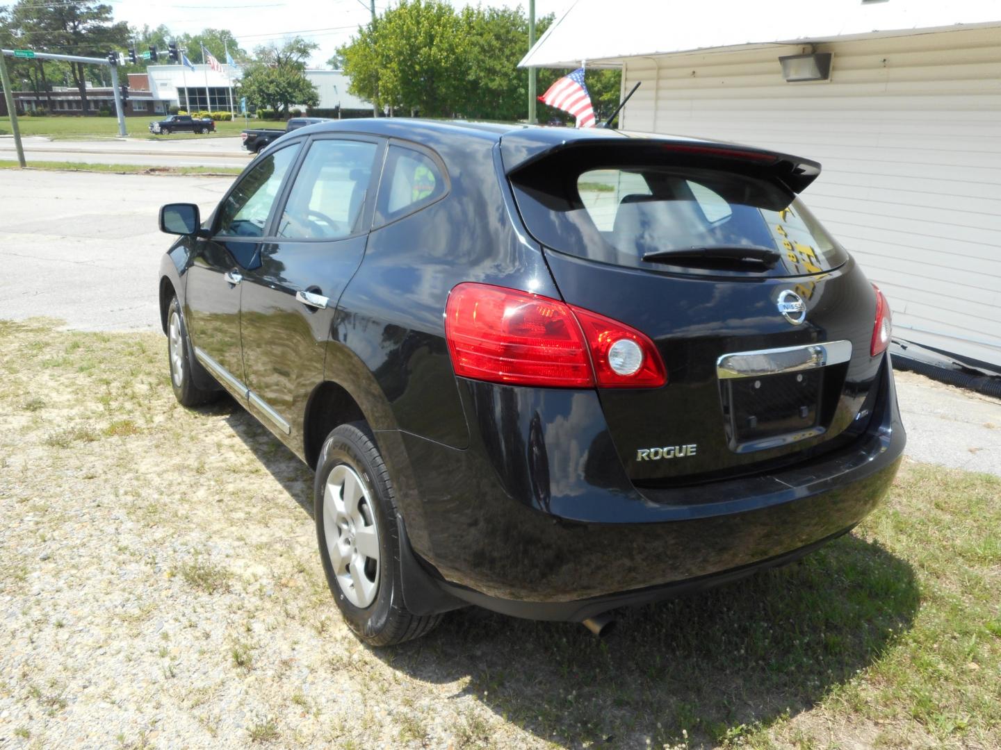 2012 Black Nissan Rogue S AWD (JN8AS5MV6CW) with an 2.5L L4 DOHC 16V engine, Continuously Variable Transmission transmission, located at 2553 Airline Blvd, Portsmouth, VA, 23701, (757) 488-8331, 36.813889, -76.357597 - ***VEHICLE TERMS*** Down Payment: $999 Weekly Payment: $90 APR: 23.9% Repayment Terms: 42 Months *** CALL ELIZABETH SMITH - DIRECTOR OF MARKETING @ 757-488-8331 TO SCHEDULE YOUR APPOINTMENT TODAY AND GET PRE-APPROVED RIGHT OVER THE PHONE*** - Photo#7